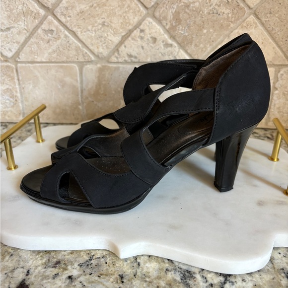 Life Stride Black Slip-On Heels - Picture 5 of 15